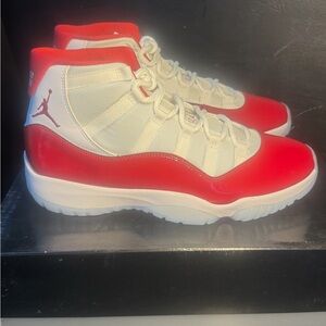 Men’sRed and White Basketball Shoes